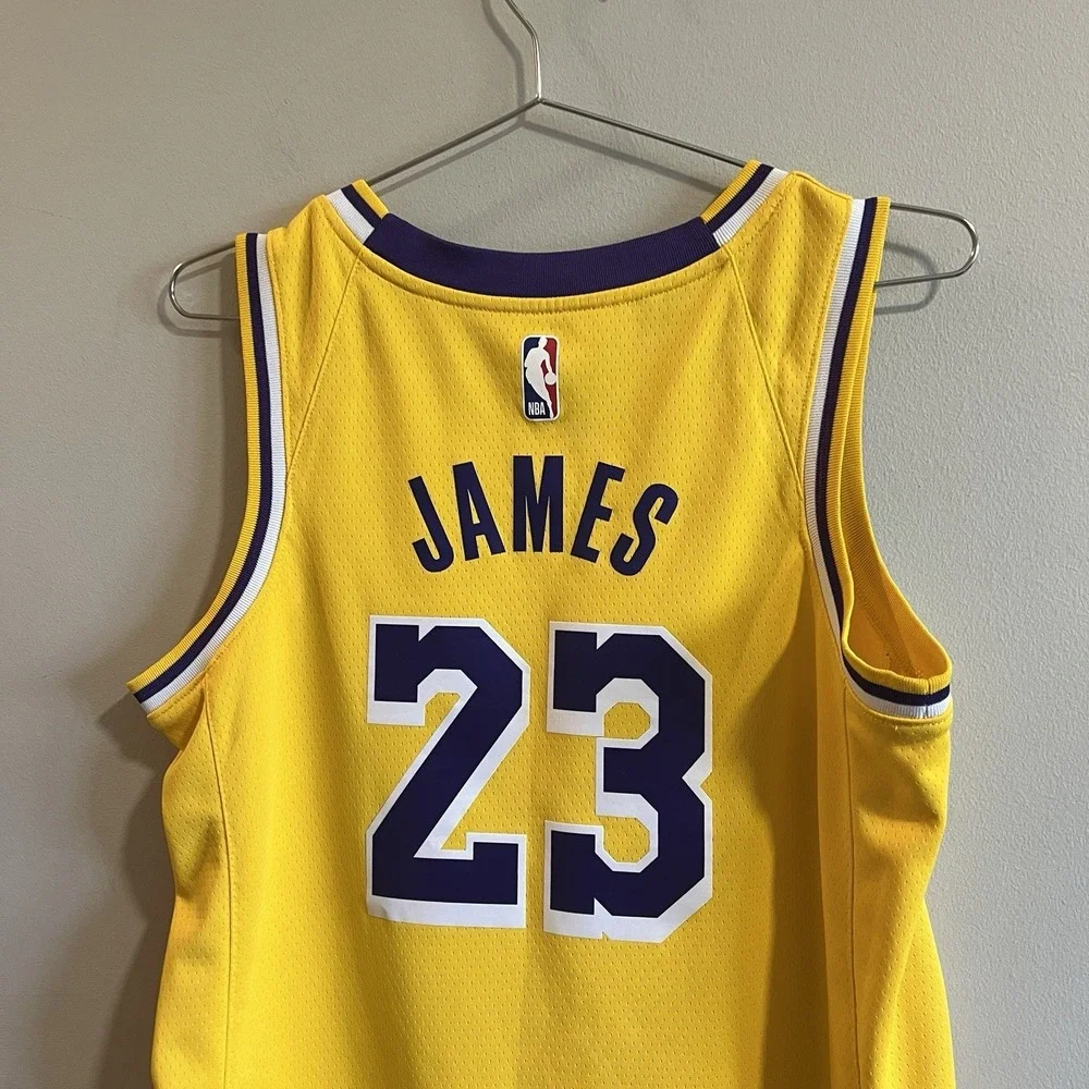 LOS ANGELES LAKERS nike LeBron James #23 NBA SWINGMAN jersey ICON EDITION (40) S